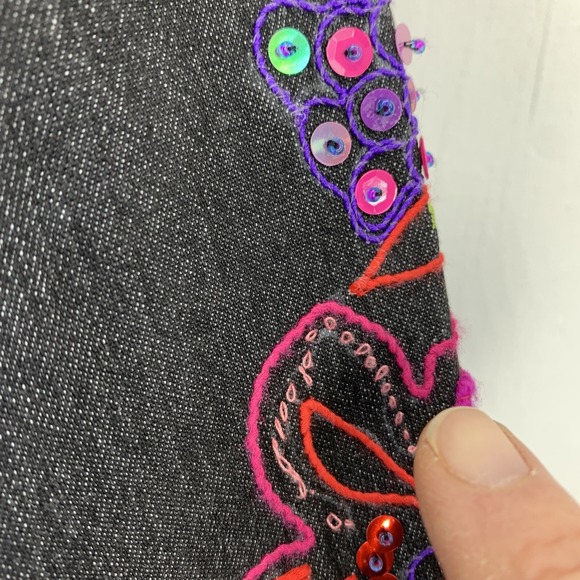 Design Options Women Medium Denim Jacket Embroidered Floral Artsy Colorful Boho - Picture 6 of 11